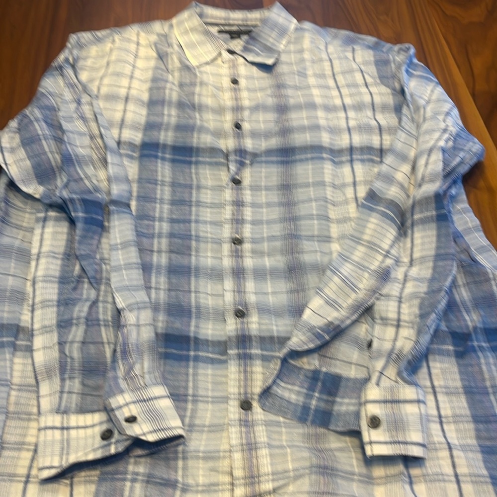 Banana Republic men’s 17-17 1/2 linen long sleeve shirt. Blue check. Great cndtn
